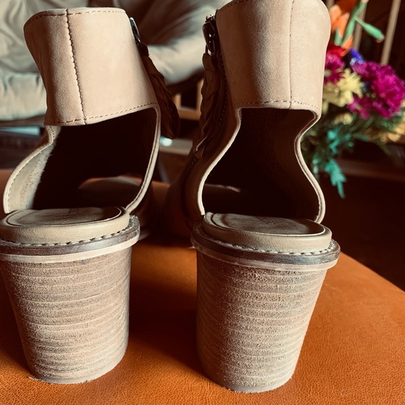 Size 8 - Chinese Laundry Calvin Booties - Picture 9 of 10